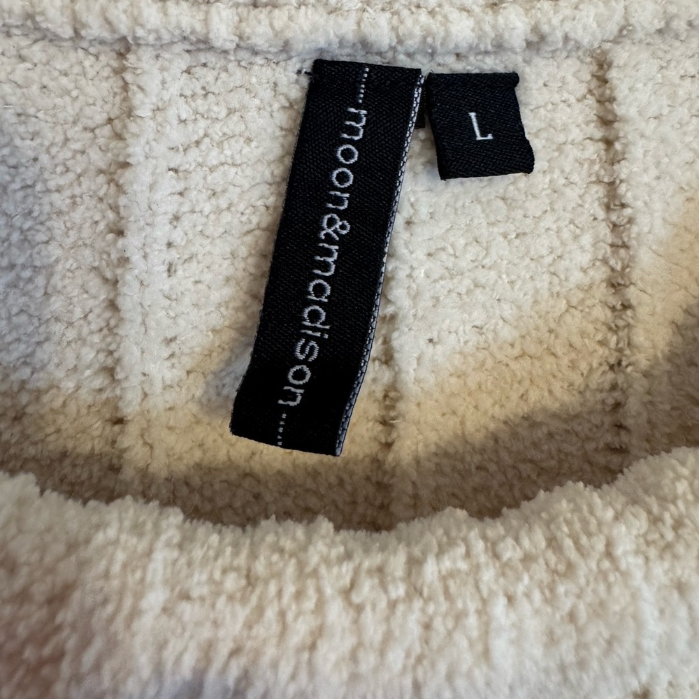 Cream Soft Cable Knit Sweater - Picture 3 of 4